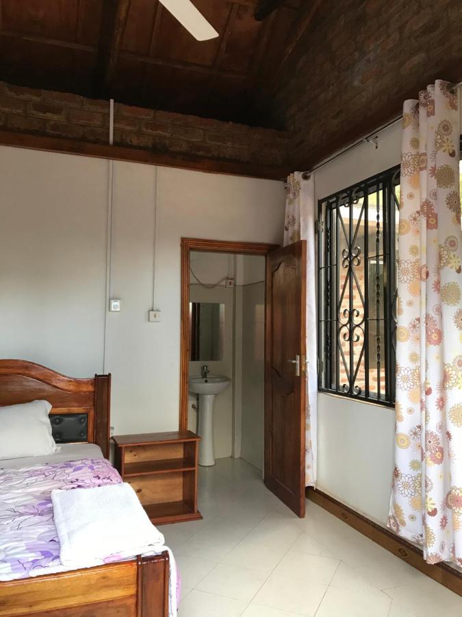 The Captain'S Place Hotel Moshi Esterno foto